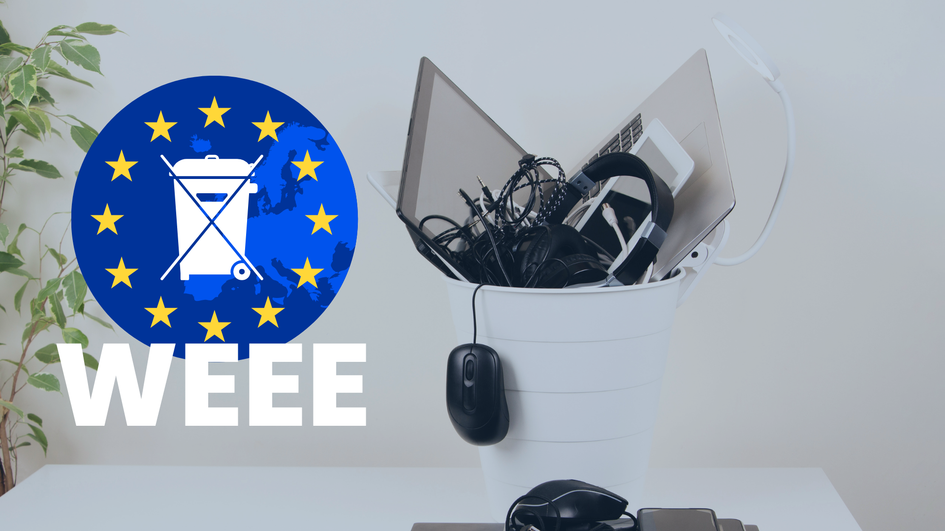 Papelera con portátiles, cables y cascos usados junto al símbolo europeo WEEE: obligaciones al vender electrónica en Amazon